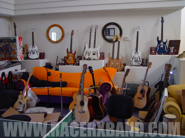 077. acoustic-guitar-room1.jpg