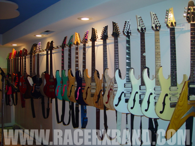 079. electric-guitar-room1.jpg