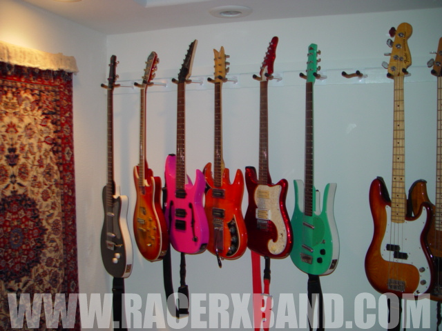082. electric-guitar-room4.jpg